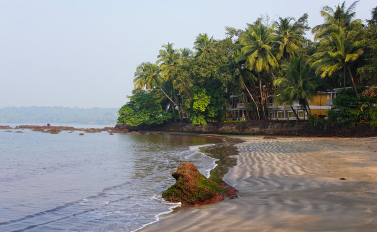 11 Things You Shouldn’t Miss Out When Visiting Goa bambolim-beach-goa